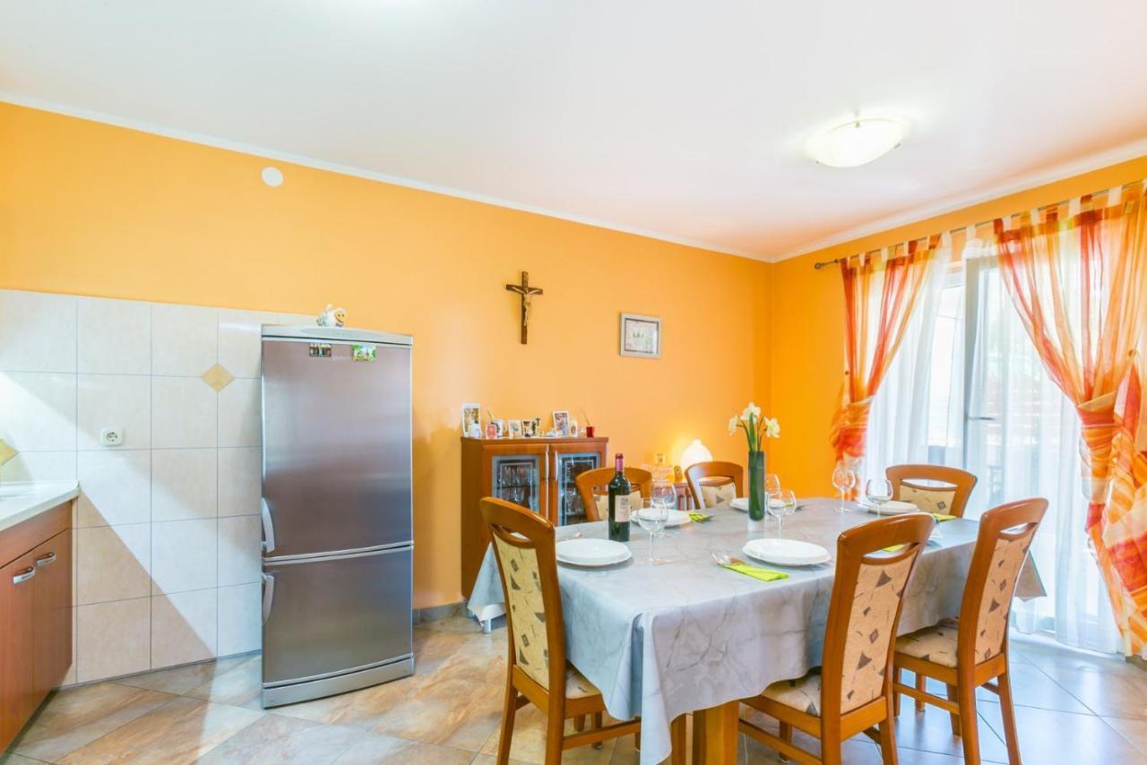 Apartman Marina Veruda Pula Exteriör bild