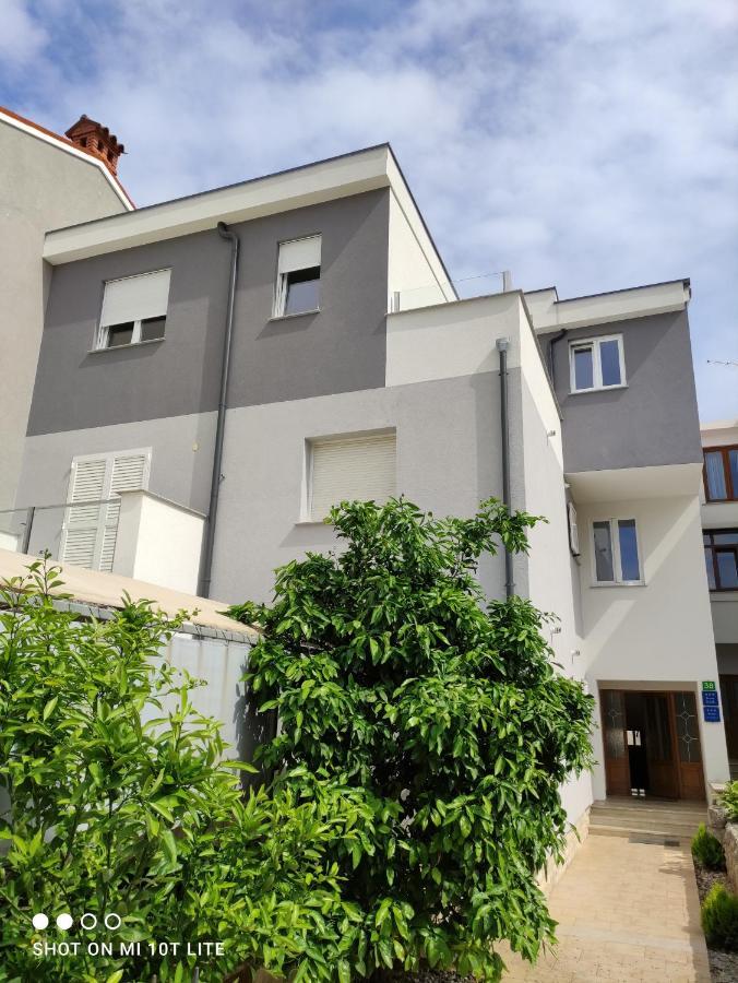 Apartman Marina Veruda Pula Exteriör bild
