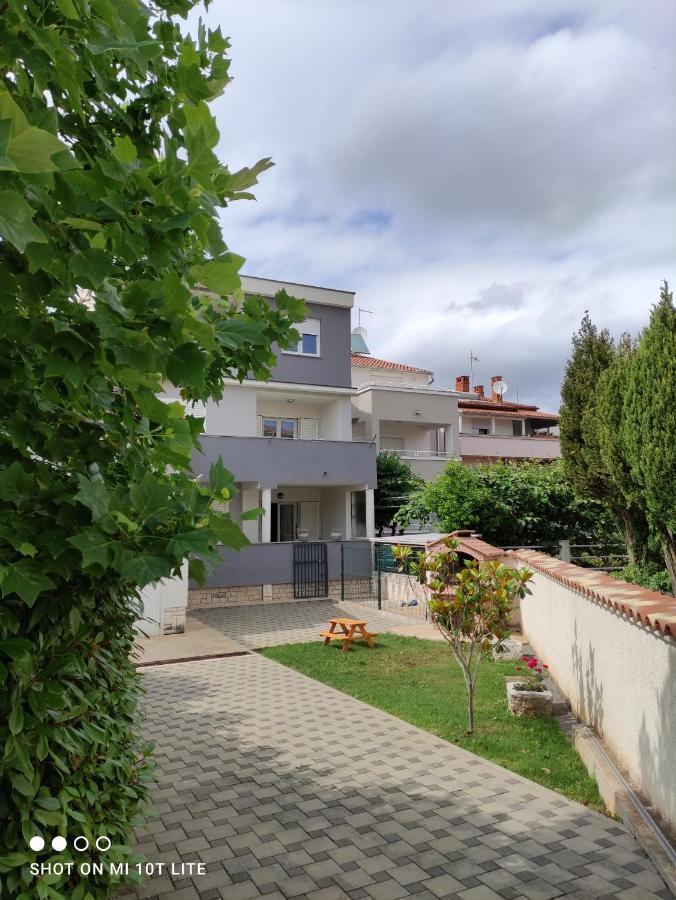 Apartman Marina Veruda Pula Exteriör bild