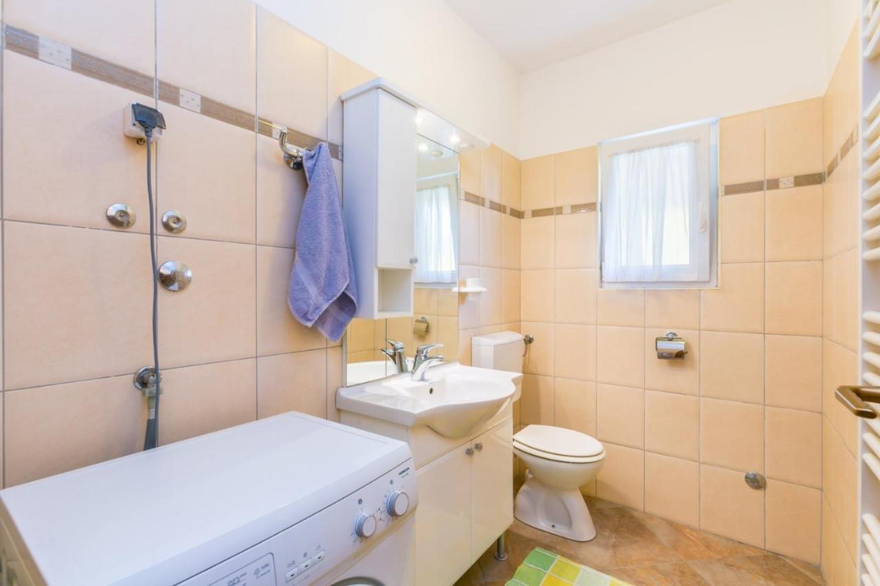 Apartman Marina Veruda Pula Exteriör bild